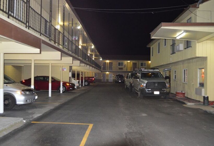 فندق على الطريق Economy Inn