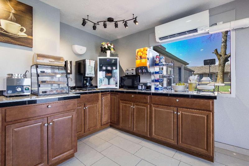 فندق على الطريق Knights Inn And Suites Salem