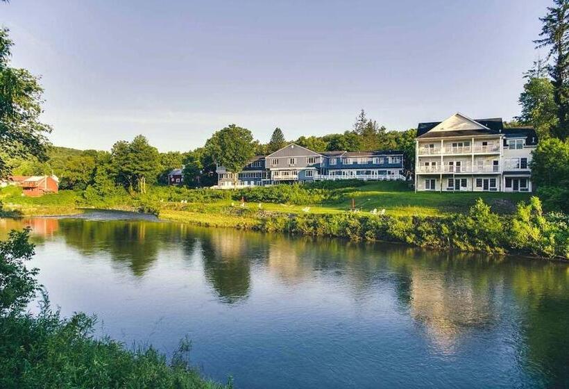 فندق على الطريق The Shire Woodstock