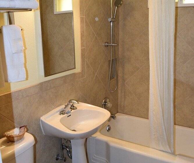 Royal Victorian Motel