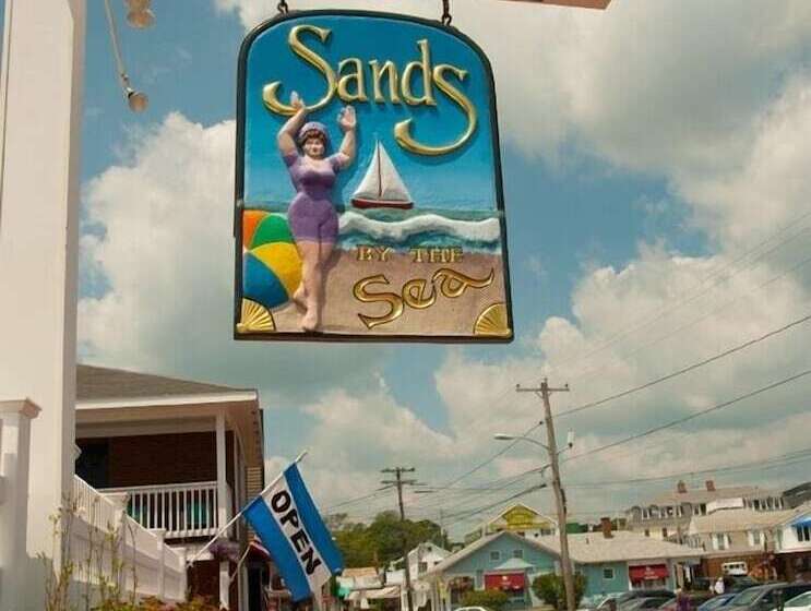 Sands By The Sea Motel