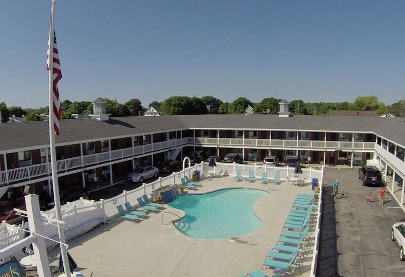 Sands By The Sea Motel