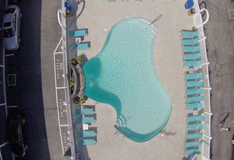 Sands By The Sea Motel