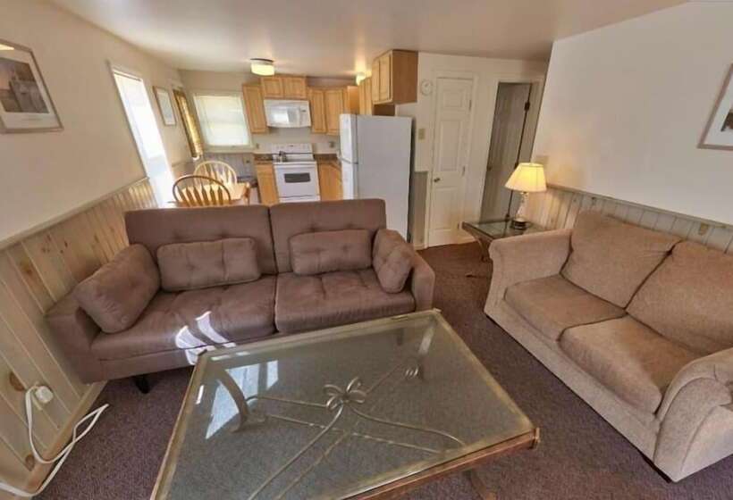 Sands By The Sea Motel