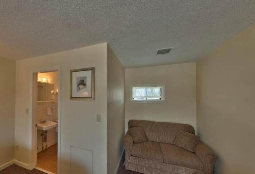 Sands By The Sea Motel