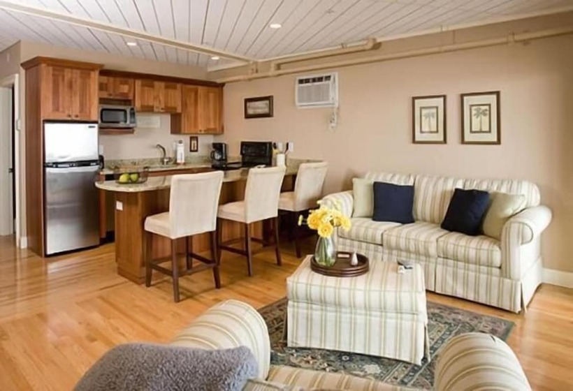 Sands By The Sea Motel