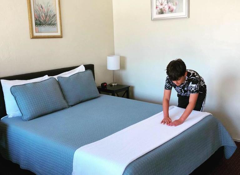 Sherwood Forest Motel