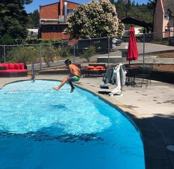 Sherwood Forest Motel