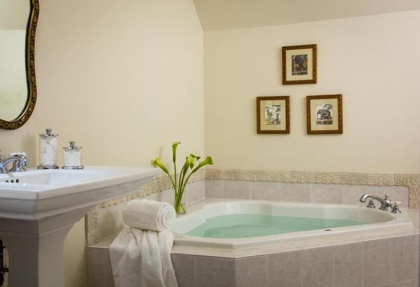 ベッドアンドブレックファースト Inn At Warner Hall