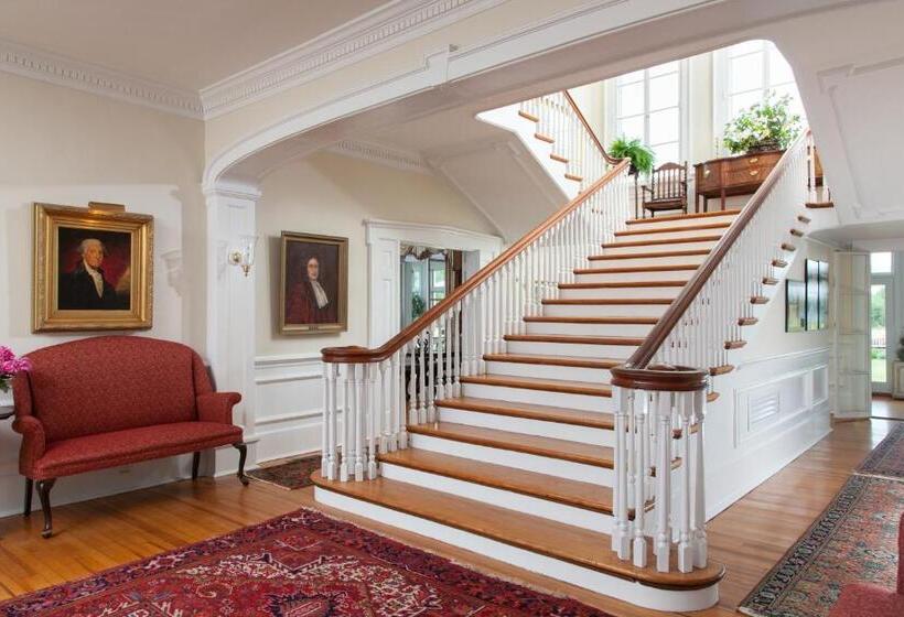 ベッドアンドブレックファースト Inn At Warner Hall