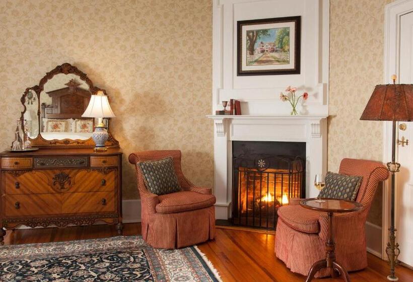 ベッドアンドブレックファースト Inn At Warner Hall