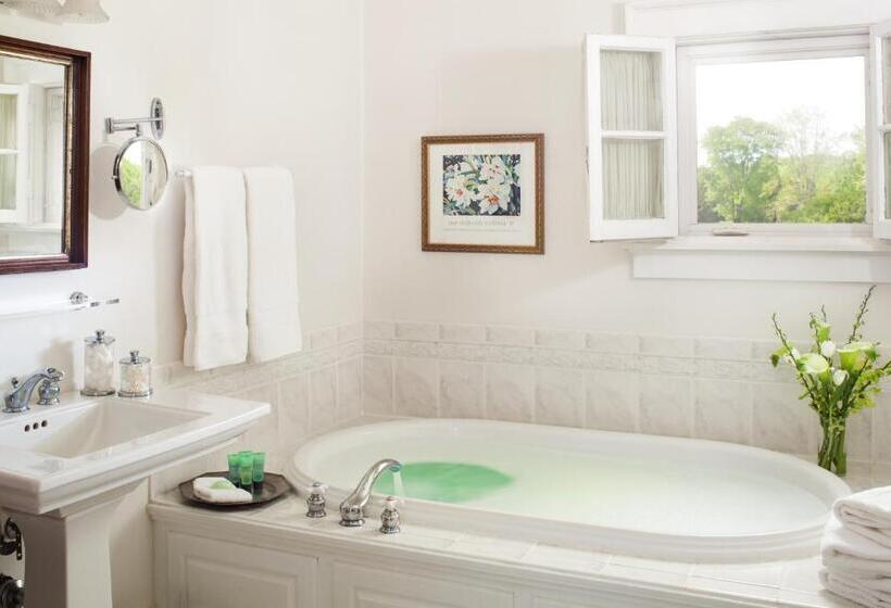 ベッドアンドブレックファースト Inn At Warner Hall