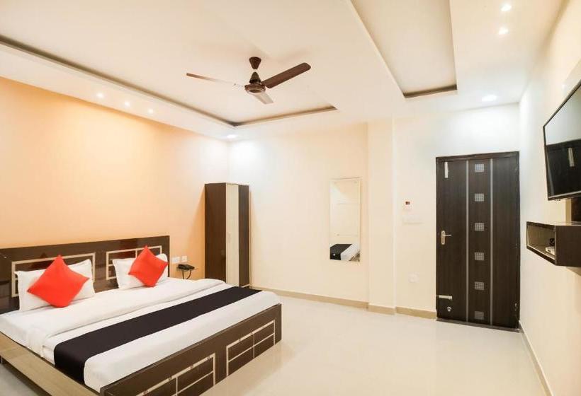 Отель Capital O 67322 Aastha Krishna Niketan