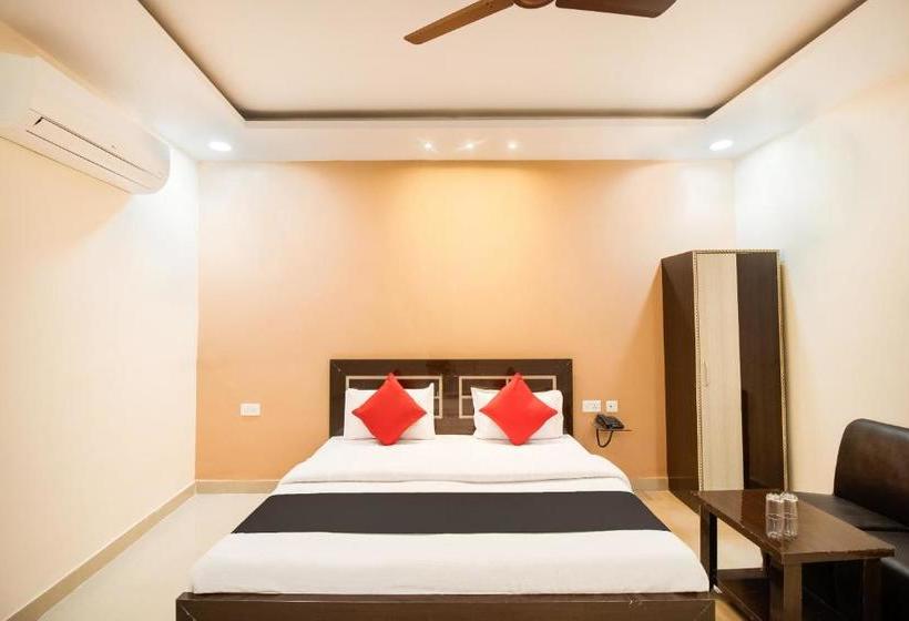 Отель Capital O 67322 Aastha Krishna Niketan