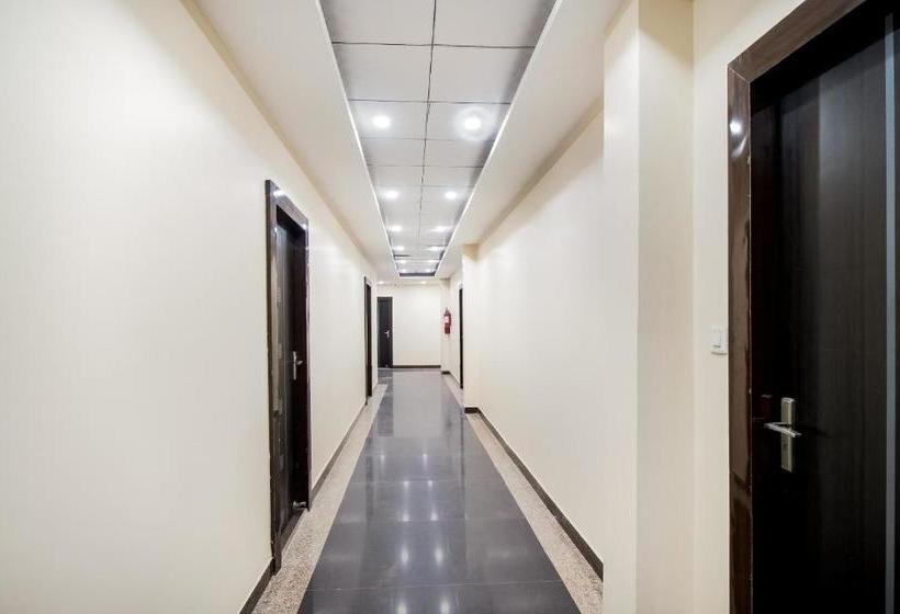 Отель Capital O 67322 Aastha Krishna Niketan