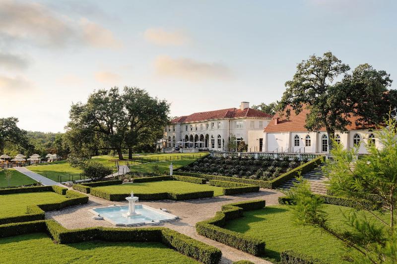 هتل Commodore Perry Estate, Auberge Resorts Collection