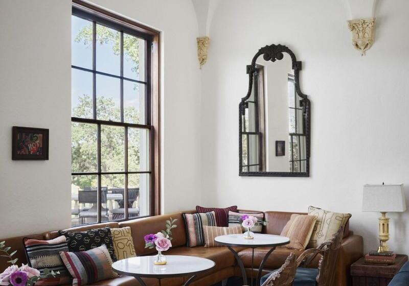 Отель Commodore Perry Estate, Auberge Resorts Collection