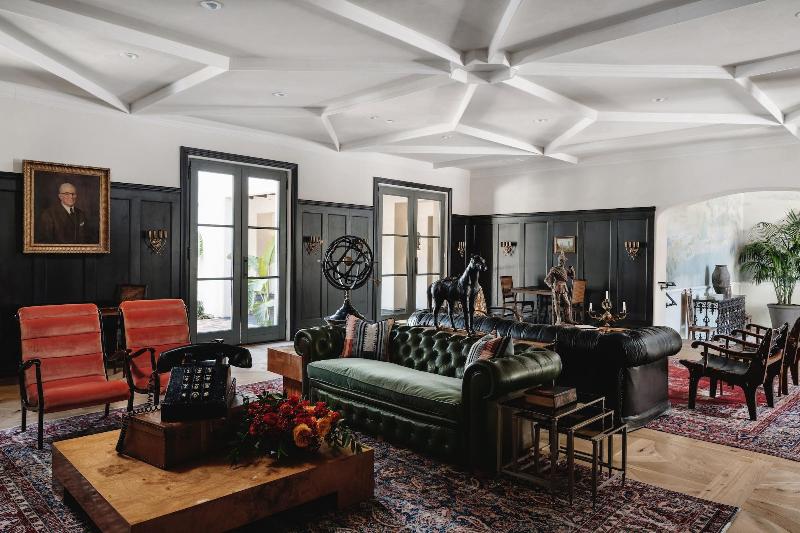 Отель Commodore Perry Estate, Auberge Resorts Collection