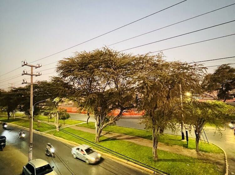 בית מלון כפרי Leo Hostal Do Do Piura