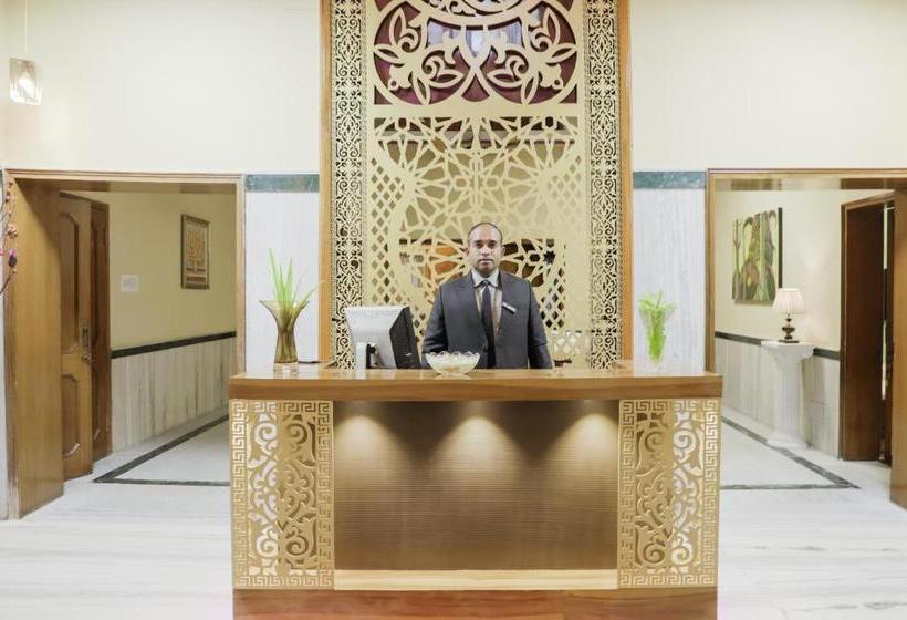 فندق Oyo 66066 Grand Nanki Palace