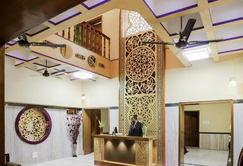 Отель Oyo 66066 Grand Nanki Palace