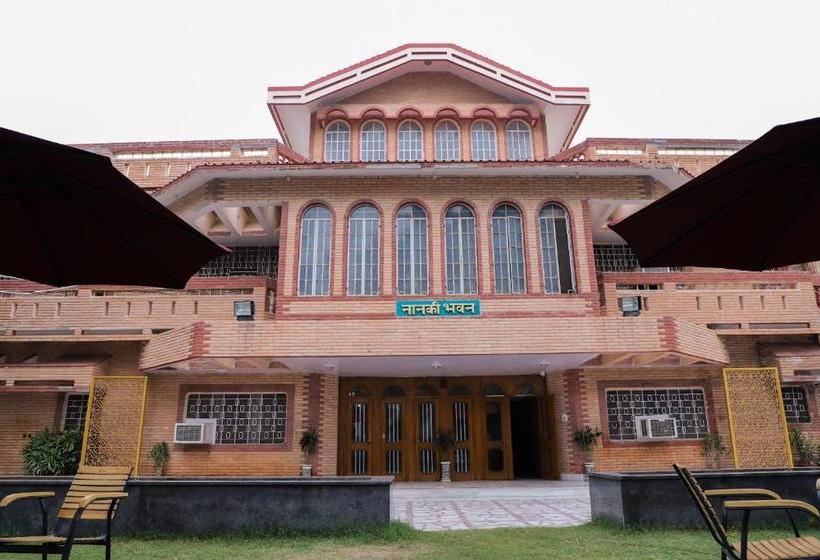 Отель Oyo 66066 Grand Nanki Palace