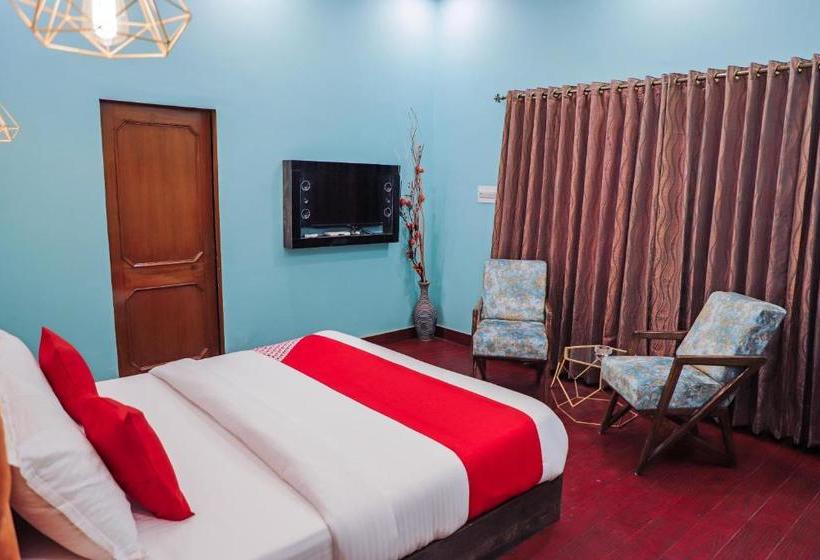 Отель Oyo 66066 Grand Nanki Palace