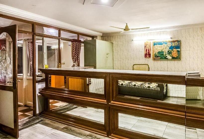 هتل Spot On Sri Surya Lodge