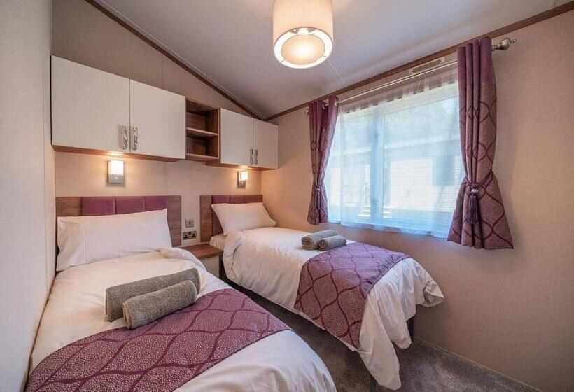 منتجع Andrewshayes Orchard Retreat