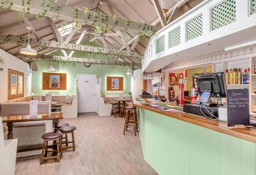 리조트 Andrewshayes Orchard Retreat