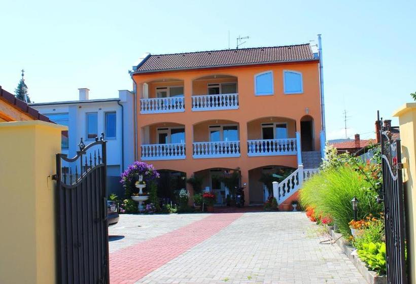 بنسيون Studio Florida