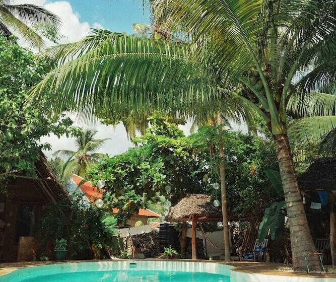 بنسيون Yellow Card Apartment & Bungalow