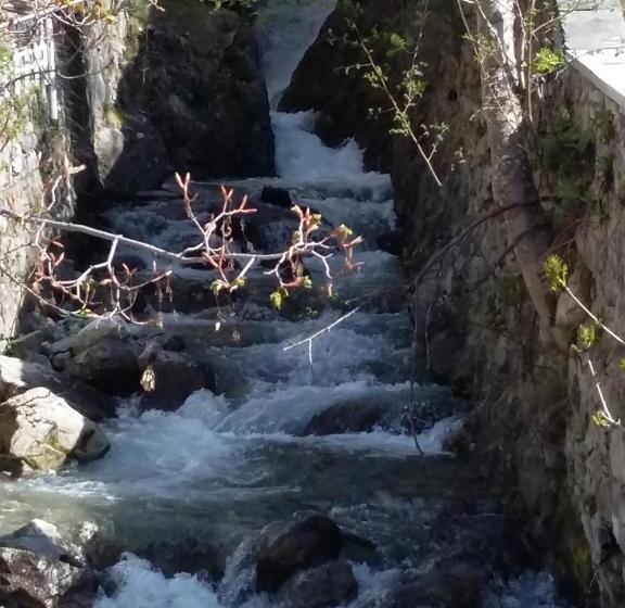 فندق صغير Hospedería Prepirineo