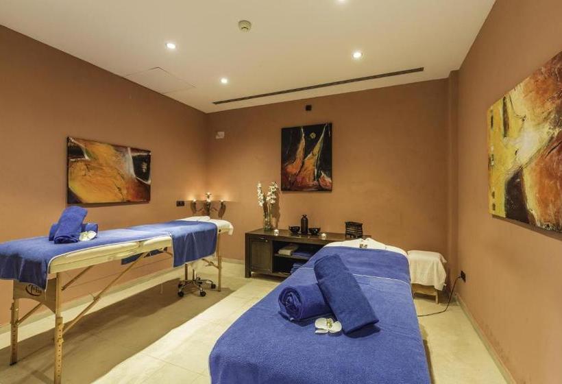 Отель Blau Punta Reina Junior Suites