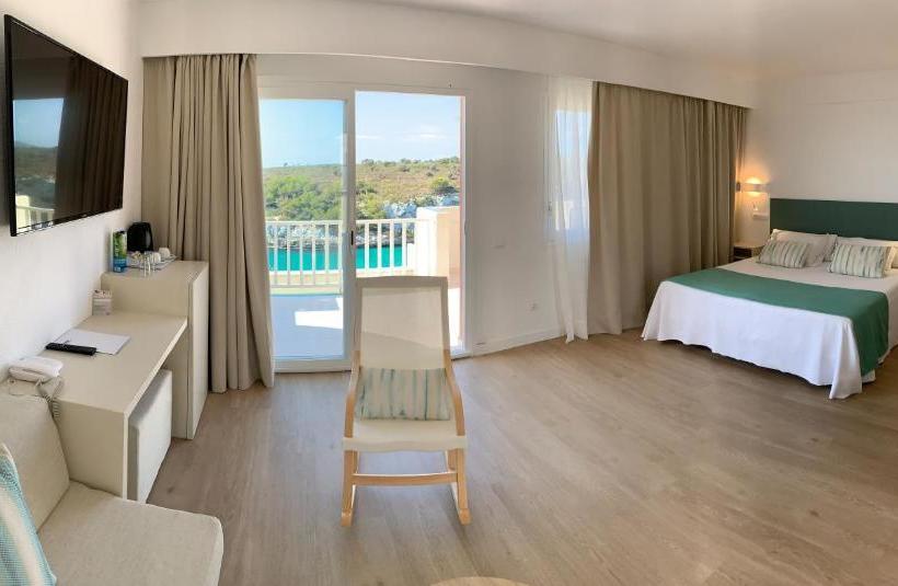 Отель Blau Punta Reina Junior Suites