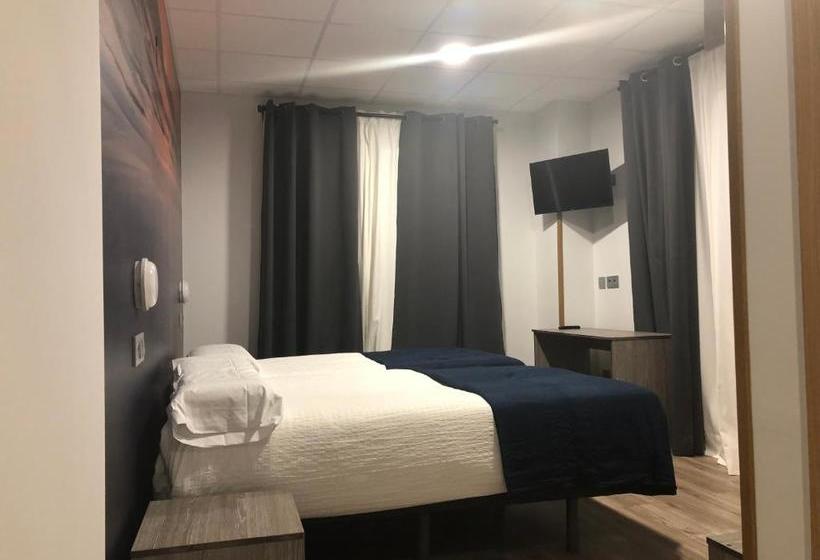 هتل Hostel El Paloma