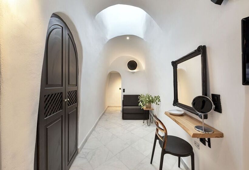 Pearl Of Caldera Oia Boutique Hotel By Pearl Hotel Collection