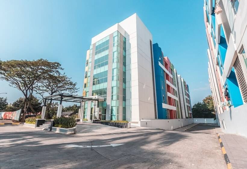 ホテル The Habitat By Oyo Rooms