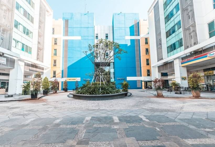 ホテル The Habitat By Oyo Rooms