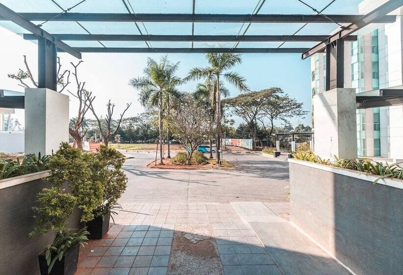 ホテル The Habitat By Oyo Rooms