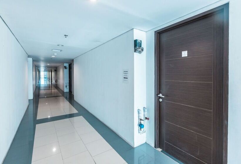 ホテル The Habitat By Oyo Rooms