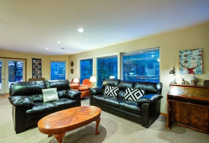 29sl Hot Tub Sauna Bbq Shuffle Board Sleeps 11