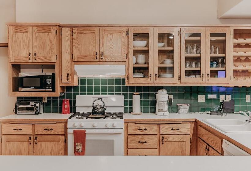 29sl   Hot Tub   Sauna   Bbq   Shuffle Board   Sleeps 11