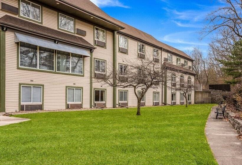 호텔 Econo Lodge Whitehall Near Michigan S Adventure