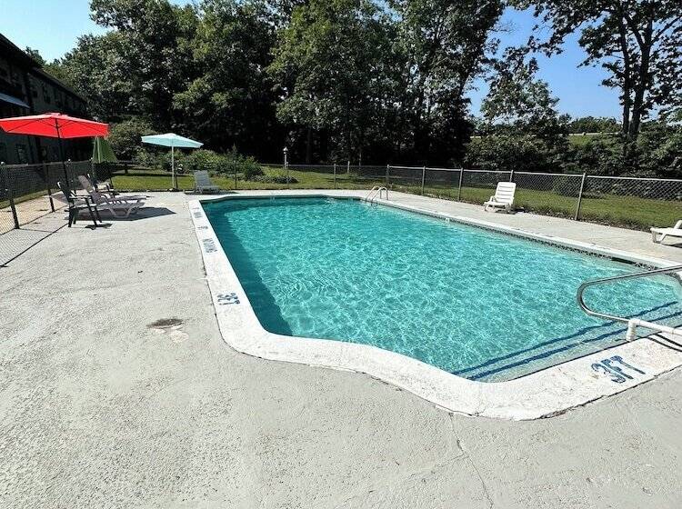 호텔 Econo Lodge Whitehall Near Michigan S Adventure