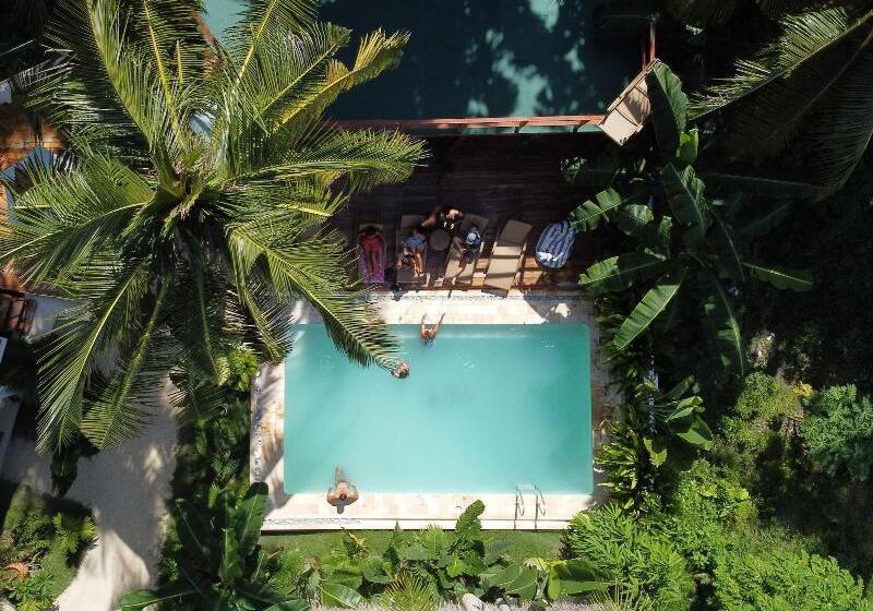 هتل Tropical Temple Siargao Resort