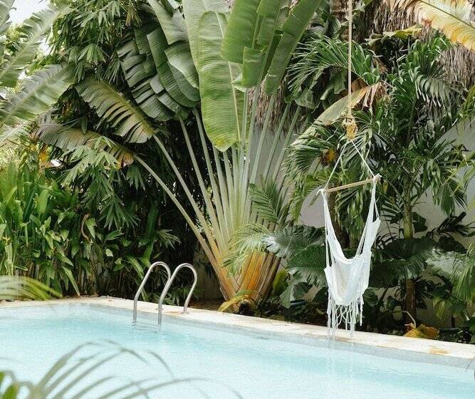 هتل Tropical Temple Siargao Resort