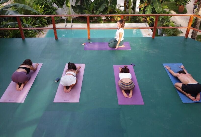 هتل Tropical Temple Siargao Resort