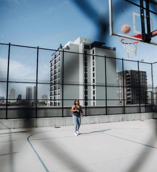 Level Chicago  Old Town