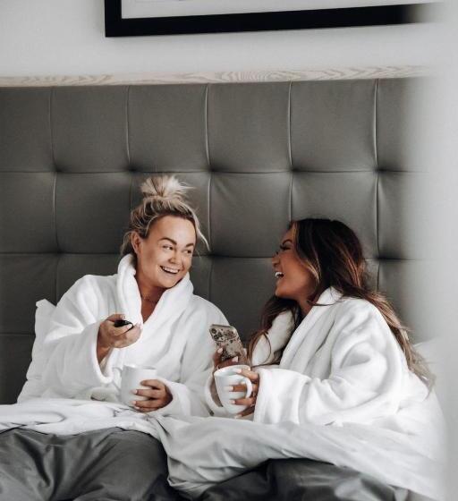 Level Chicago  Old Town